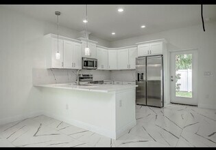 2421 E 29th Ave in Tampa, FL - Building Photo - Building Photo