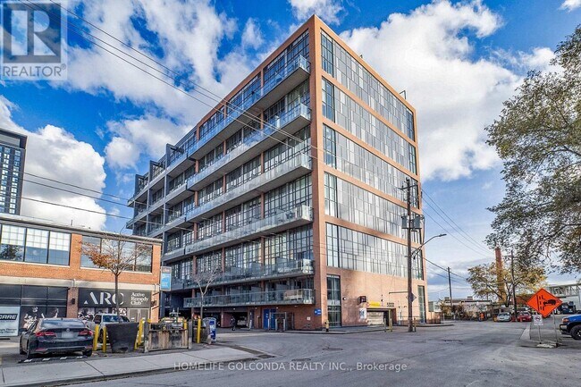 5 Hanna Ave in Toronto, ON - Building Photo - Building Photo