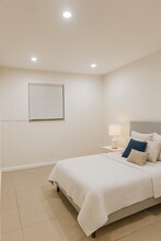 1046 Foster Rd in Hallandale Beach, FL - Building Photo - Building Photo