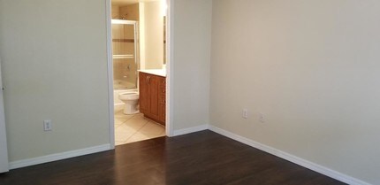 6482 Emerald Dunes Dr-Unit -208 in Royal Palm Beach, FL - Building Photo - Building Photo