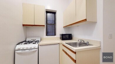 233 E 81st St in New York, NY - Building Photo - Building Photo