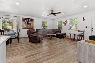 2725 NW 44th Pl in Gainesville, FL - Foto de edificio - Building Photo