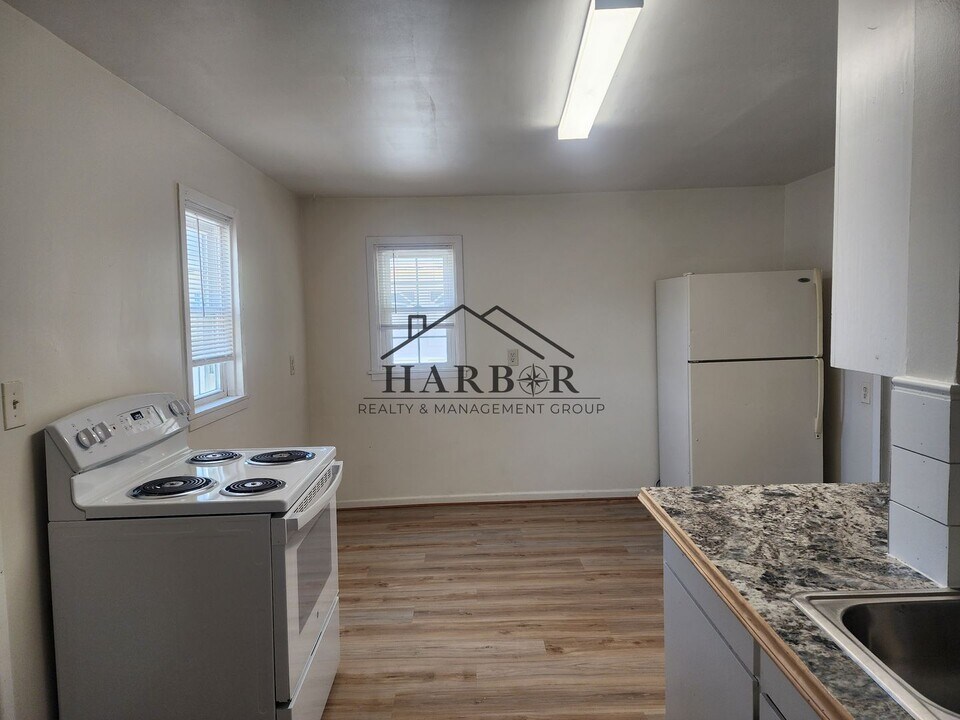 107 11th St NW in Austin, MN - Building Photo