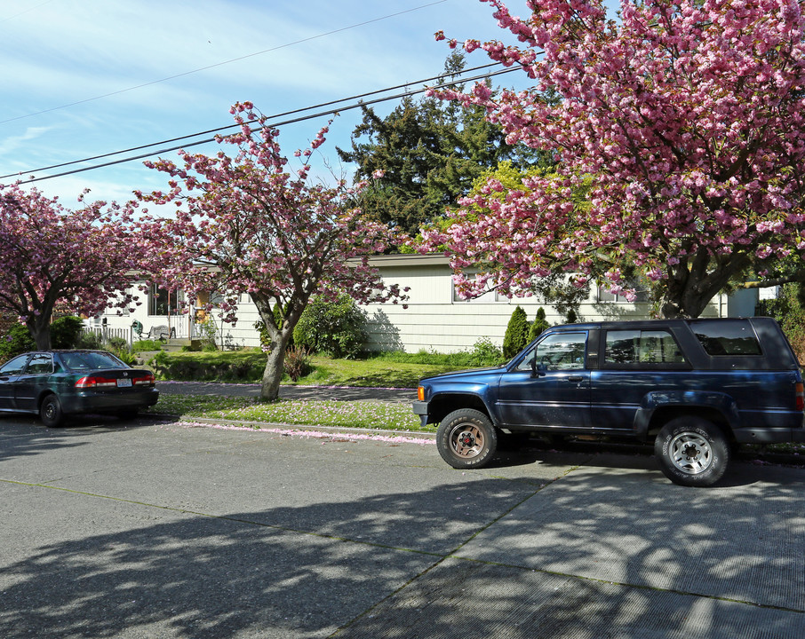 2201 NW 62nd St in Seattle, WA - Building Photo