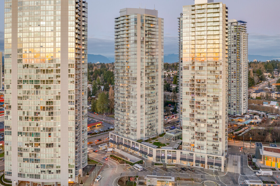 Park Place I in Surrey, BC - Building Photo