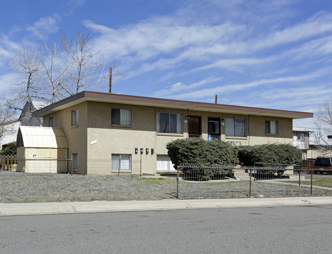 5575 W 3rd Pl in Denver, CO - Foto de edificio - Building Photo