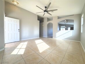 3802 Sorrowing Sparrow Ct in North Las Vegas, NV - Building Photo - Building Photo