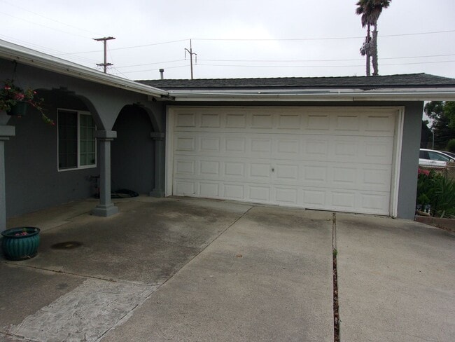 308 E Lemon Ave in Lompoc, CA - Building Photo - Building Photo