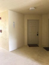 300 Crestwood Ct N-Unit -309 in Royal Palm Beach, FL - Foto de edificio - Building Photo