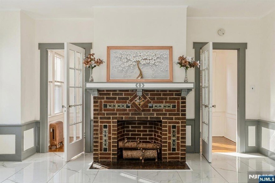 41-43-43 Poe Ave in Newark, NJ - Foto de edificio