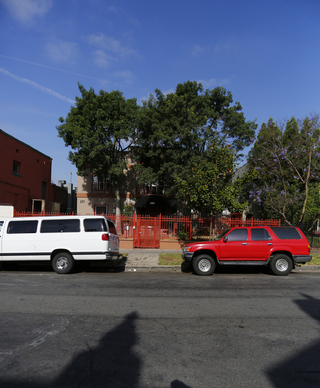 251 S Berendo St in Los Angeles, CA - Building Photo - Building Photo