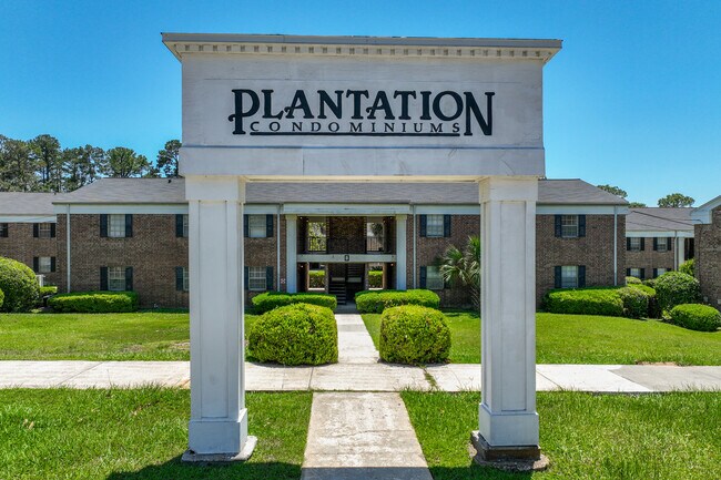 Plantation Condominiums in Tallahassee, FL - Building Photo - Building Photo