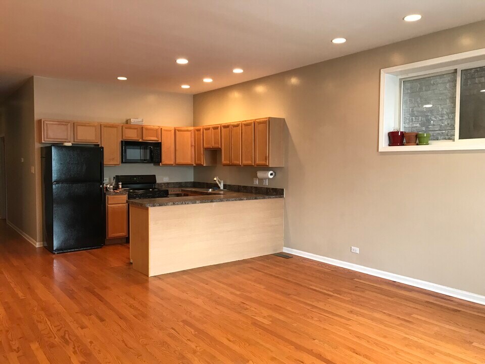 5028 W Lawrence Ave in Chicago, IL - Building Photo