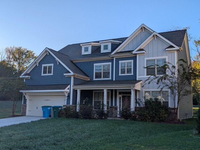 Room in House on Creek Bend Edge Ct in Matthews, NC - Building Photo - Building Photo