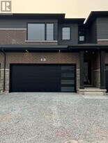 4552 Portage Rd in Niagara Falls, ON - Building Photo