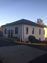 955 Border Ave, Unit 202 in Ellwood City, PA - Foto de edificio - Building Photo