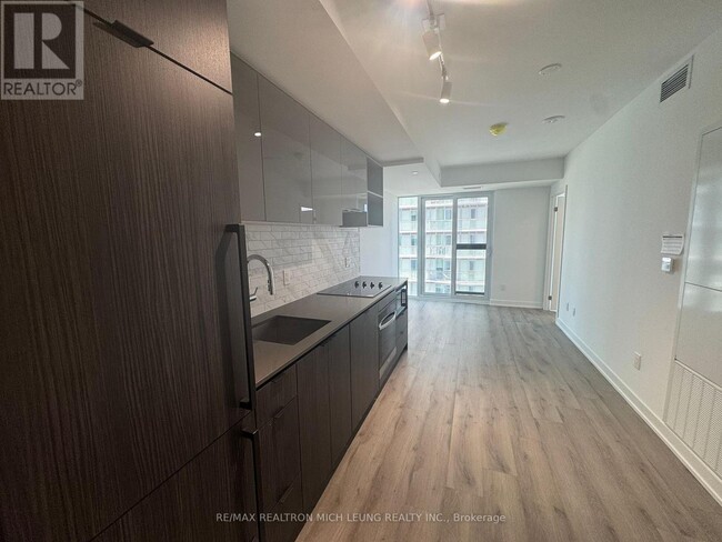 252-3252 Church St in Toronto, ON - Building Photo - Building Photo