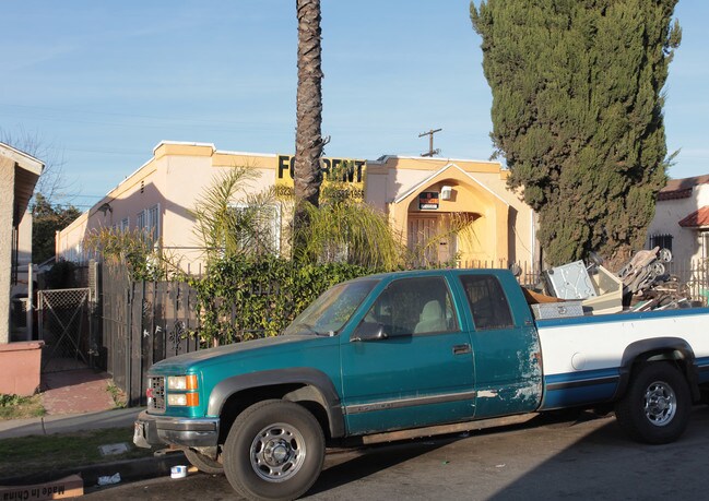 1139 E 68th St in Los Angeles, CA - Foto de edificio - Building Photo