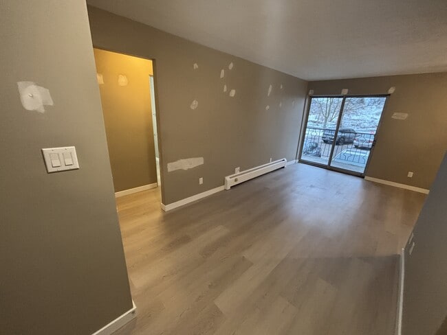 10 Esson St in Kitchener, ON - Building Photo - Building Photo