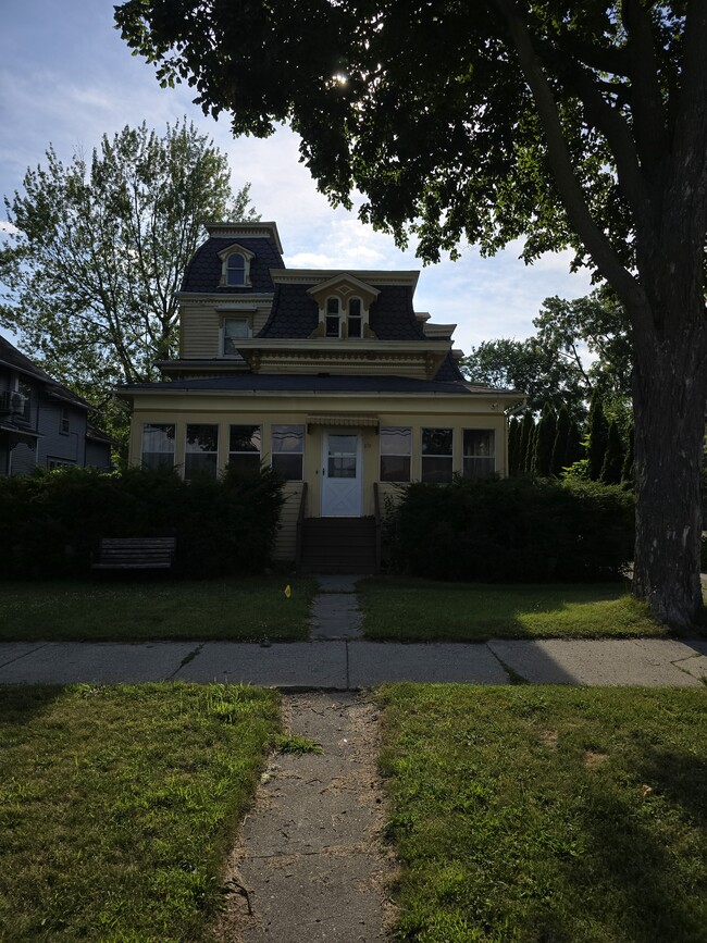 815 N Capitol Ave, Unit B