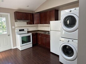 1119 King St in Whitby, ON - Building Photo