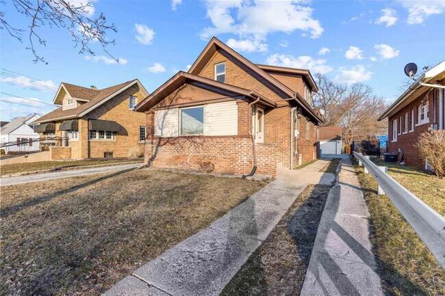 5009 N 2nd St, Unit 5009 N 2nd St Lower in Loves Park, IL - Building Photo - Building Photo