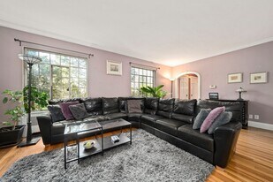 56 W Boulevard Rd in Newton, MA - Building Photo