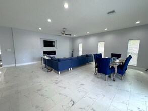 302 Archimedes St in Dunedin, FL - Foto de edificio - Building Photo