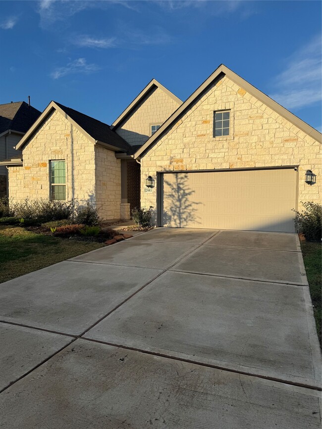 property at 2911 Cooper Hawk Ln