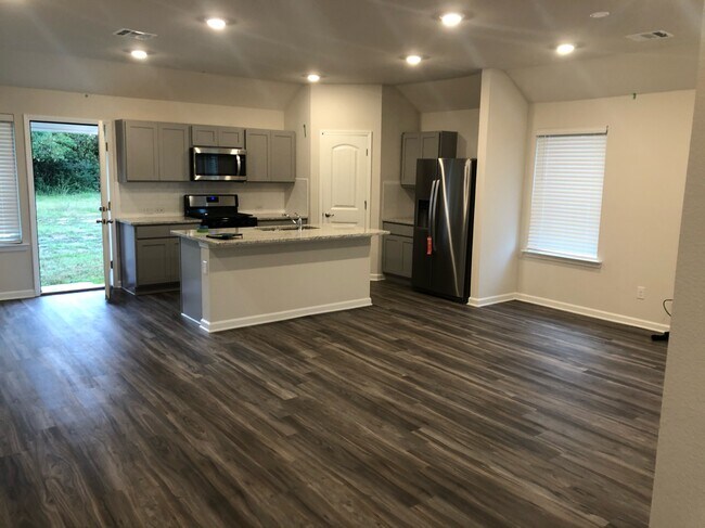 3654 FOUNTAIN VIEW AVE in Zachary, LA - Building Photo - Building Photo