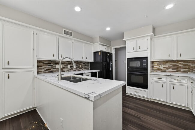 property at 7735 Teal Run Dr