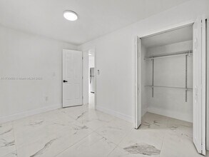 921 NW 22nd Ct-Unit -921 B in Miami, FL - Building Photo - Building Photo