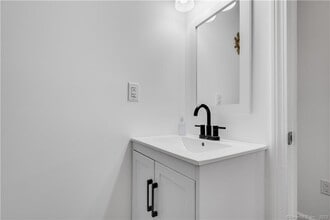 1 Alicia Ln in Middletown, CT - Building Photo - Building Photo