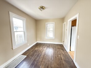 1330 W Hillsdale St in Lansing, MI - Building Photo - Building Photo
