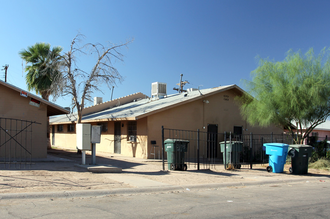 Alicia Apartments in Phoenix, AZ - Building Photo