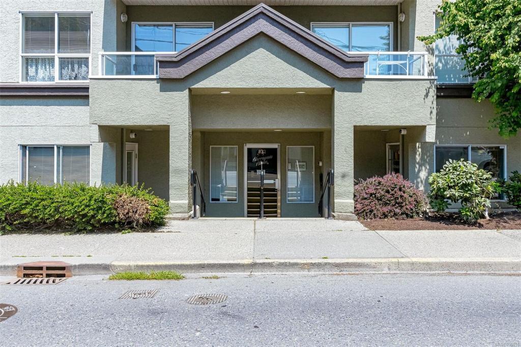 832 Fisgard St in Victoria, BC - Building Photo