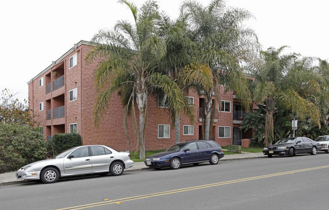 Terrace Hillcrest in San Diego, CA - Building Photo - Building Photo