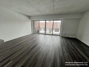 49 Hill Rd, Unit 42 in Belmont, MA - Building Photo - Building Photo