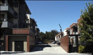 Irvington Place in Portland, OR - Building Photo - Building Photo