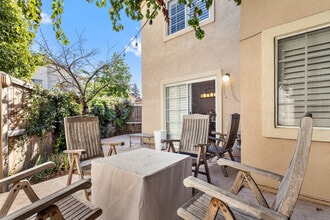 4386 Willow Glen St in Calabasas, CA - Foto de edificio - Building Photo