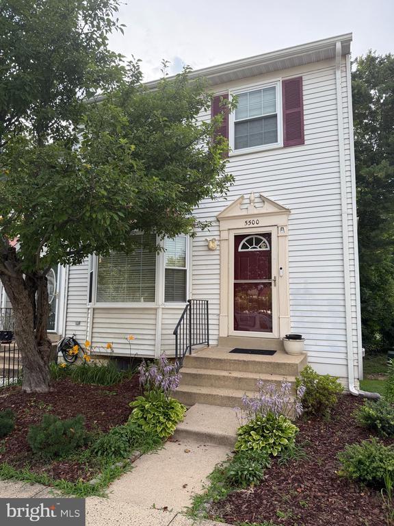 property at 5500 Woodlawn Manor Ct