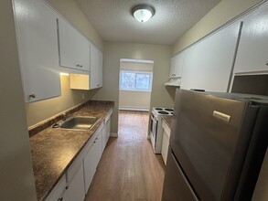 30 Westmount Rd W in Kitchener, ON - Building Photo - Building Photo