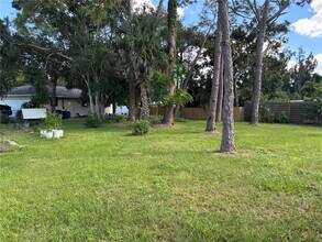 2866 E Rainbow Cir in Sarasota, FL - Building Photo - Building Photo