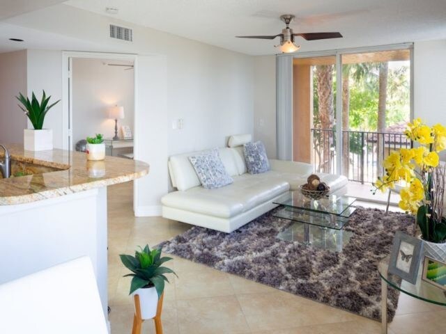 1200 Scotia Dr in Hypoluxo, FL - Foto de edificio