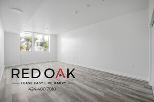 700 N Spaulding Ave, Unit 210 in Los Angeles, CA - Building Photo