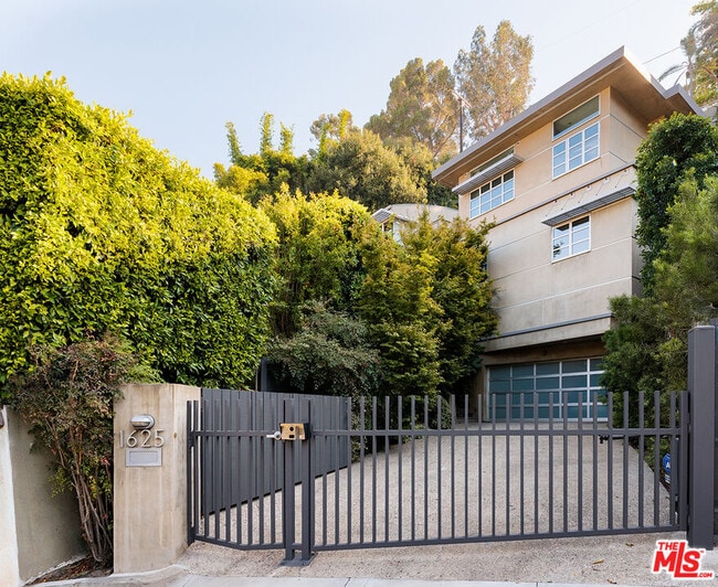 1625 N Crescent Heights Blvd in Los Angeles, CA - Building Photo - Building Photo