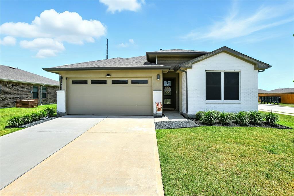 14602 Sweetwater Dr in Baytown, TX - Building Photo