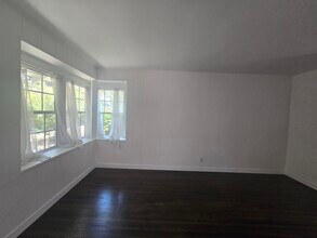 12811 Oxnard St, Unit 3 in North Hollywood, CA - Building Photo - Building Photo