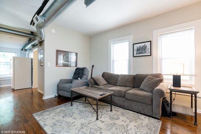 1814 W Thomas St-Unit -2R in Chicago, IL - Building Photo - Building Photo