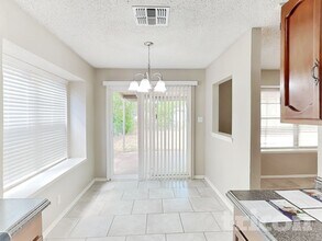 5015 Walt Schirra St in Kirby, TX - Building Photo - Building Photo